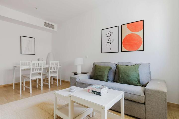 Se alquila apartamento de 2 habitaciones en Pacífico, gastos incluidos. photo 0