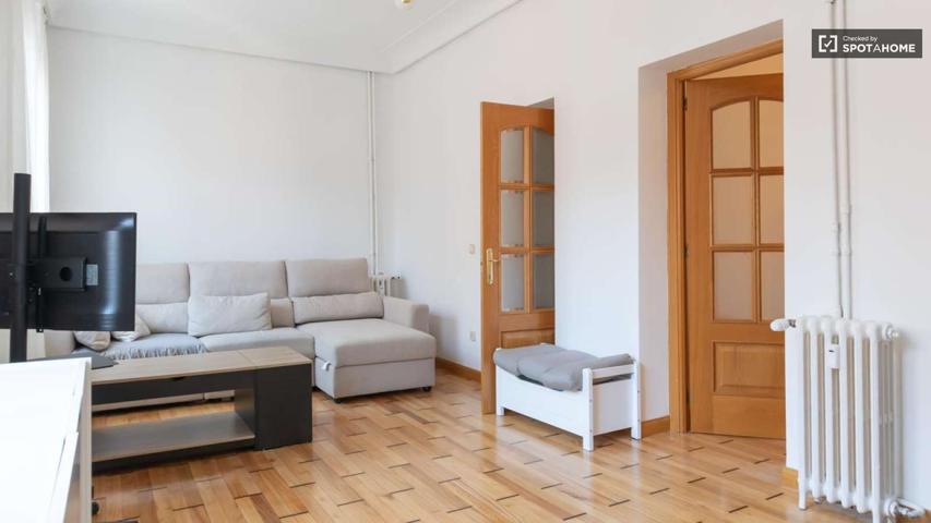 Se alquila piso de 3 habitaciones en Gaztambide, gastos incluidos photo 0