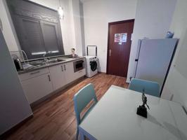 Se alquila piso de 1 dormitorio en Triana, todos los gastos incluidos. photo 0