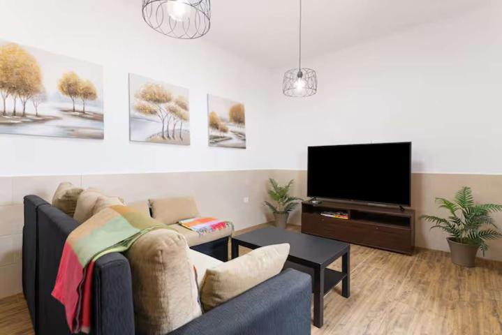Se alquila piso de 3 habitaciones en Haría, gastos incluidos photo 0
