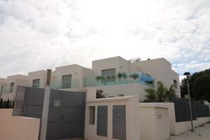 Apartamento de 3 dormitorios en alquiler en Torrevieja, Alicante photo 0