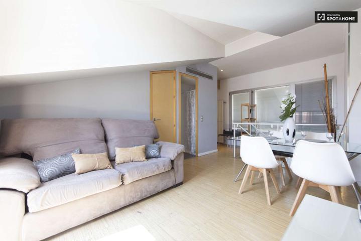 Apartamento de 4 dormitorios en alquiler en Embajadores photo 0