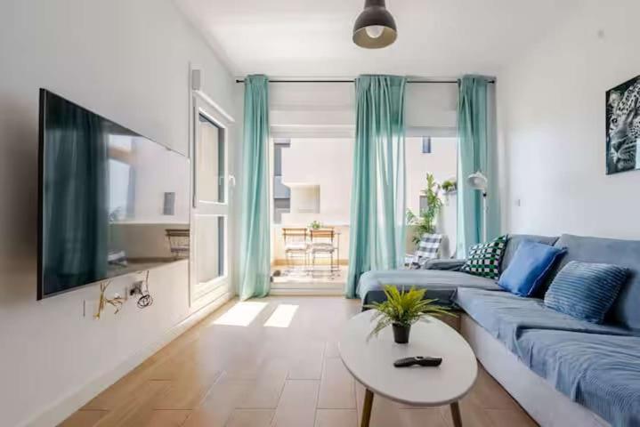 Se alquila piso de 3 dormitorios en Almería, todos los gastos incluidos. photo 0