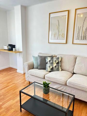 Se alquila piso de 3 habitaciones en Plaça de Toros, todos los gastos incluidos. photo 0