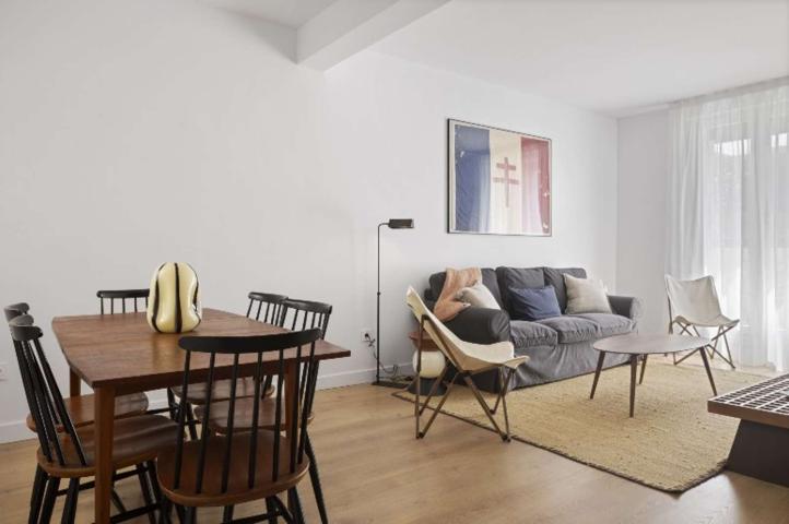 Apartamento de 4 habitaciones en alquiler en Gros para profesionales photo 0