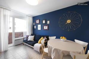 Apartamento de 3 habitaciones en alquiler en Capuchinos para profesionales, parejas y estudiantes. photo 0