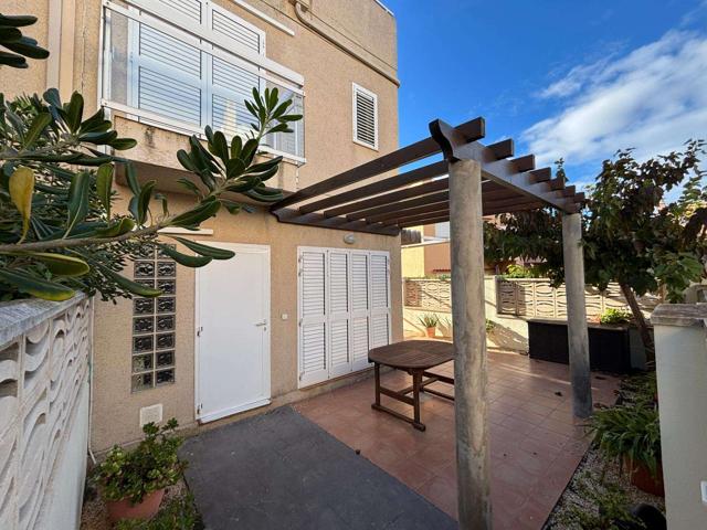 Piso de 3 habitaciones en alquiler en El Perellonet, Valencia. photo 0