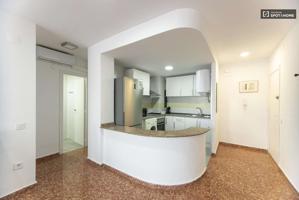 Se alquila piso de 2 habitaciones en Benimámet, se admiten parejas. photo 0