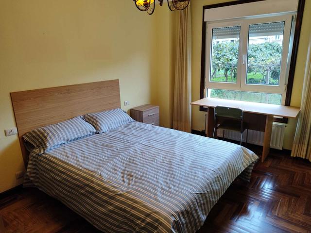 Piso de 3 habitaciones en alquiler en Vigo, solo para profesionales photo 0