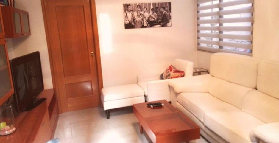 Piso de 3 habitaciones en alquiler en Vara de Quart. photo 0