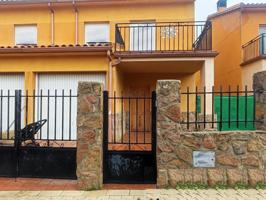 En venta casa unifamiliar en El Tiemblo, Ávila photo 0