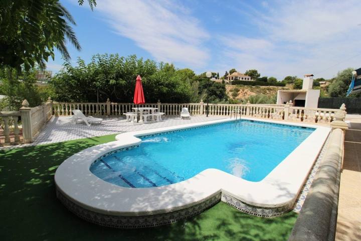 SE VENDE CHALET EN CREVILLENTE photo 0