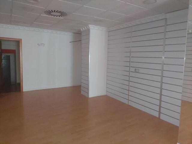 Se alquila local comercial en Avda. de Madrid photo 0