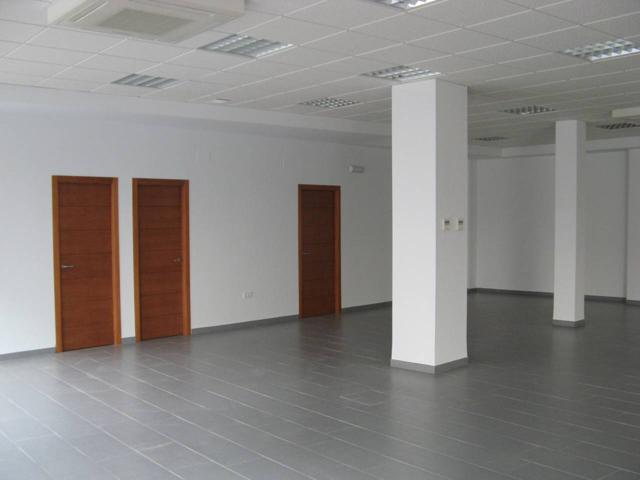 Local en venta en La Rinconada photo 0