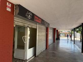 Local comercial a pie de calle con escaparate y posibilidad de abrir salida de humos en San Pablo, Plaza de la Toná. photo 0