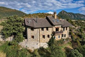 Exclusivo complejo turístico en el corazón del Parque Nacional de Ordesa photo 0