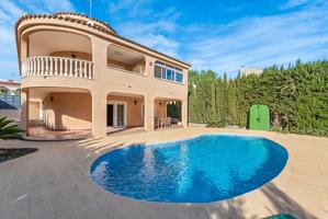 Casa En venta en Los Balcones - Los Altos Del Edén, Torrevieja photo 0