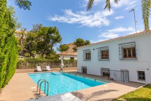 Casa En venta en Punta Prima, Torrevieja photo 0