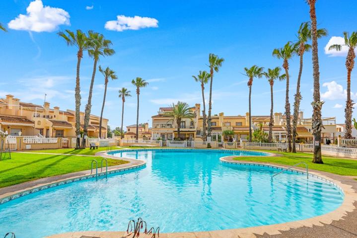 Piso En venta en Playa Flamenca, Orihuela Costa photo 0