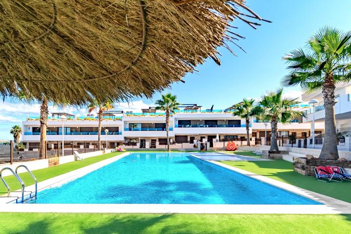 Unifamiliar Pareada En venta en La Siesta, Torrevieja photo 0