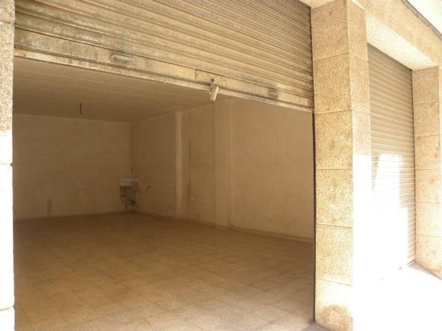 Local comercial en venta en Berga photo 0