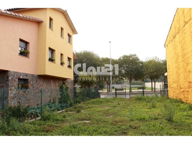 Terreno edificable en venta en Roda de Ter photo 0