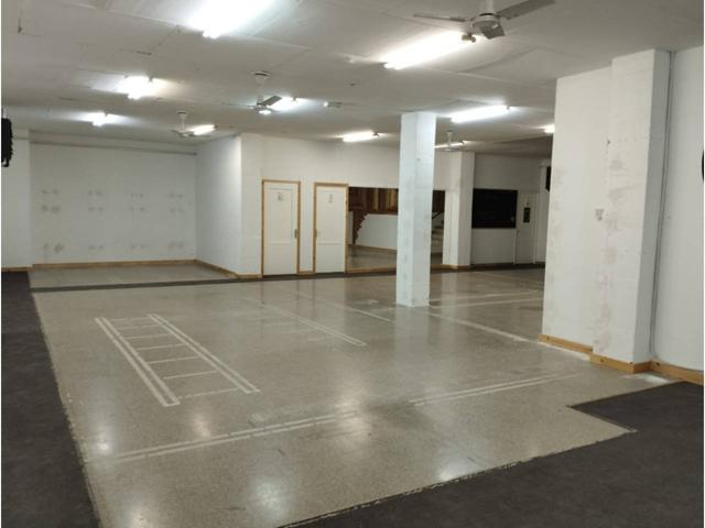 Local comercial en venta en Berga photo 0