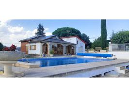 CHALET CON PISCINA EN VENTA EN BERGA photo 0