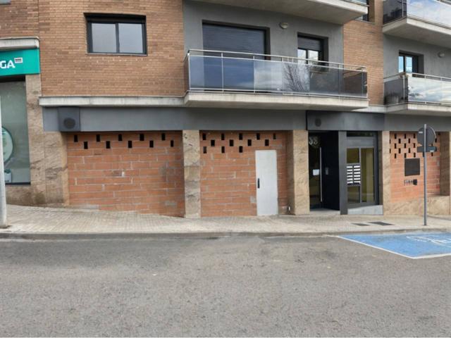 Local en venta en Berga photo 0