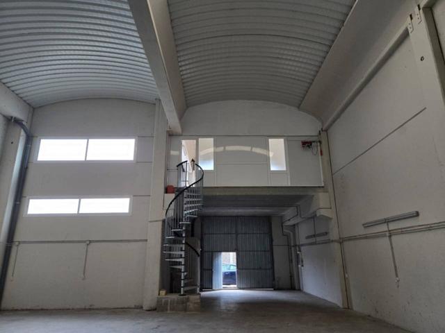 Nave comercial en alquiler en el polígono industrial de la Valldan, Berga photo 0