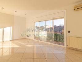 Piso En venta en La Bisbal D'Empordà photo 0