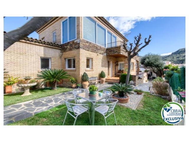 Casa En venta en Roses photo 0