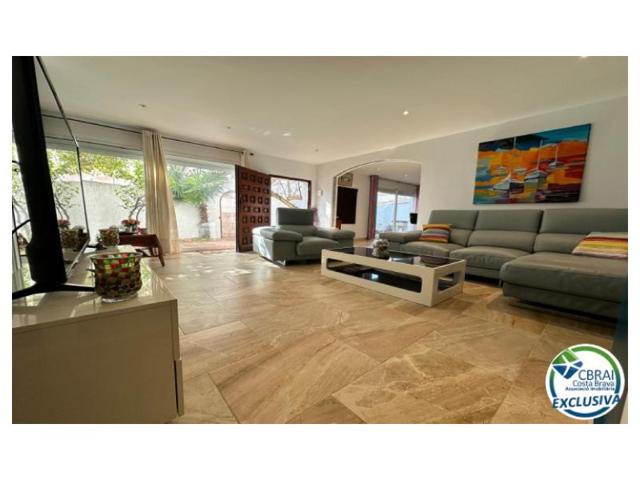 Casa En venta en Empuriabrava photo 0