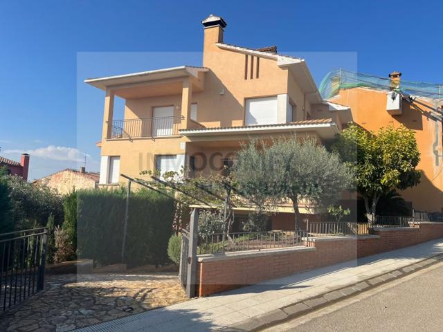 Casa En venta en La Bisbal D'Empordà photo 0