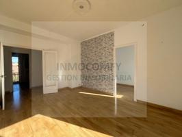 Piso En venta en La Bisbal D'Empordà photo 0