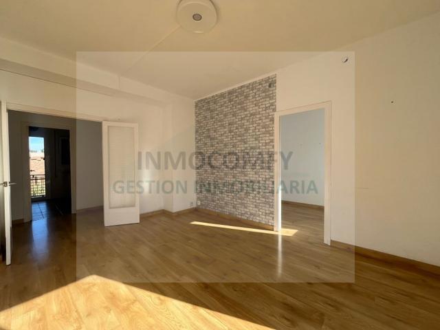 Piso En venta en La Bisbal D'Empordà photo 0