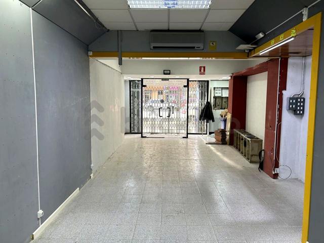 Local en Carrer de Felip II - Barcelona photo 0