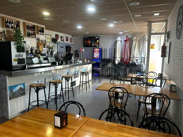 Local en Carrer de Roger de Flor - Les Roquetes photo 0