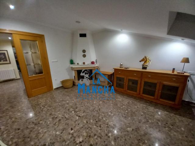 INMOBILIARIA LA MANCHA VENDE PRECIOSO ÁTICO EN CHINCHILLA CON 2 PLAZAS DE GARAJE. photo 0