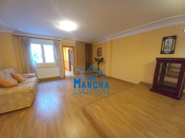 INMOBILIARIA LA MANCHA VENDE FANTÁSTICA CASA INDEPENDIENTE CON PATIO Y TERRAZA photo 0