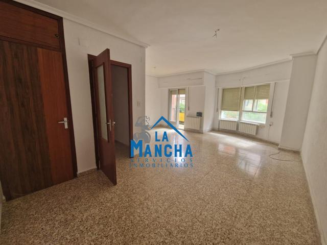 INMOBILIARIA LA MANCHA VENDE PISO EN EL PILAR photo 0