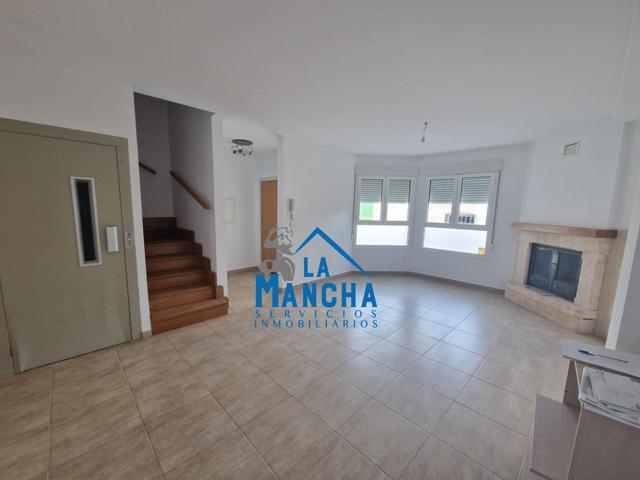 INMOBILIARIA LA MANCHA VENDE ADOSADO DE LUJO EN LA GINETA photo 0