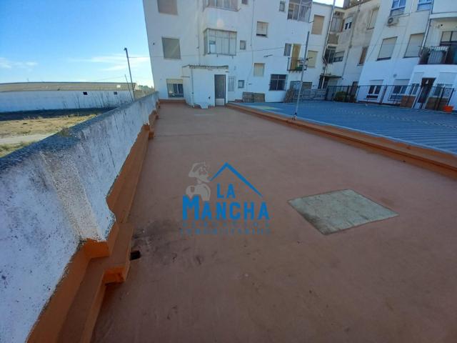 REF:Y075. INMOBILIARIA LA MANCHA VENDE PISO EN LA GINETA DE 3 HABITACIONES Y CON TERRAZA. photo 0