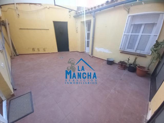 REF: Y085. INMOBILIARIA LA MANCHA VENDE CASA INDEPENDIENTE CON PATIO EN CARRETERA DE JAÉN. photo 0