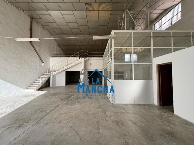 INMOBILIARIA LA MANCHA VENDE NAVE INDUSTRIAL EN POLIGONO CAMPOLLANO photo 0
