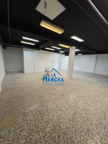 INMOBILIARIA LA MANCHA VENDE LOCAL COMERCIAL ZONA CENTRO- FERIA photo 0