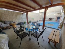 INMOBILIARIA LA MANCHA VENDE CASA BAJA CON TERRAZA Y PISCINA EN MADRIGUERAS ( ALBACETE ). photo 0