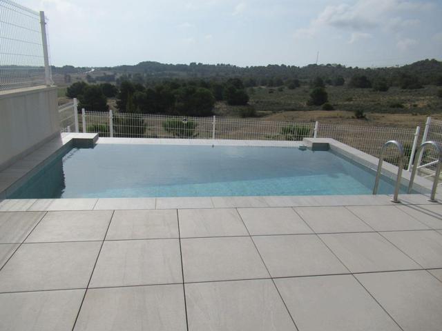 se vende hermosa villa en bluelagoon villamartin orihuela costa photo 0