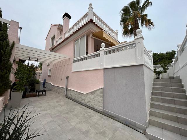 GRAN CHALET ADOSADO EN TORREVIEJA CON PISCINA COMUNITARIA, 3 HAB, 2 BAÑOS photo 0