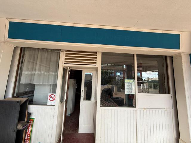 GRAN LOCAL COMERCIAL EN ORIHUELA COSTA CON 1 BAÑO Y 25 m² DE TERRAZA photo 0